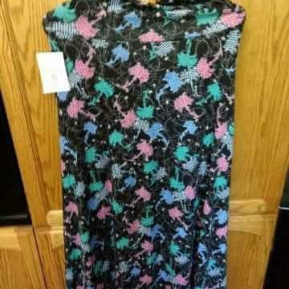 New lularoe Maxi black skirt floral S